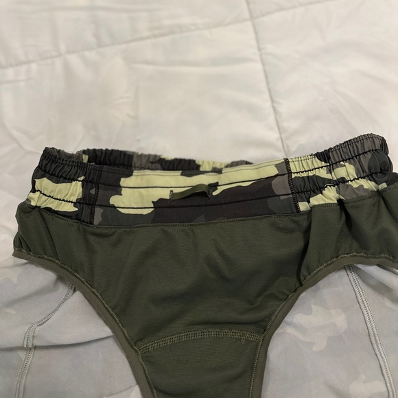 Lululemon shorts - Picture 7 of 7